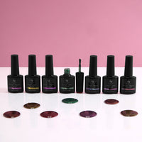 Gel polish con efecto ojo de gato, partículas magnéticas generan diversas luces y colores en las uñas. &nbsp;Nueva colección efecto bicolor con destellos y microglitter.